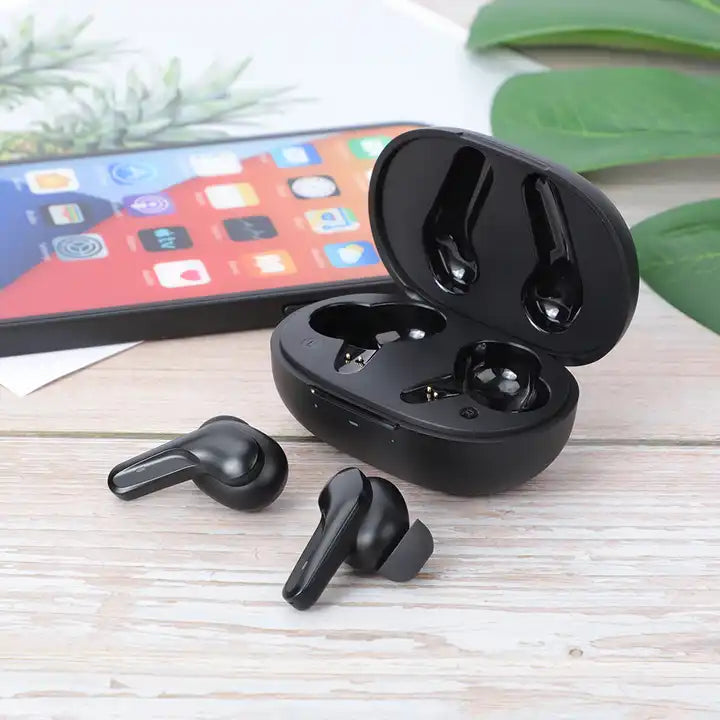 audífonos color negro miccell y iPhone