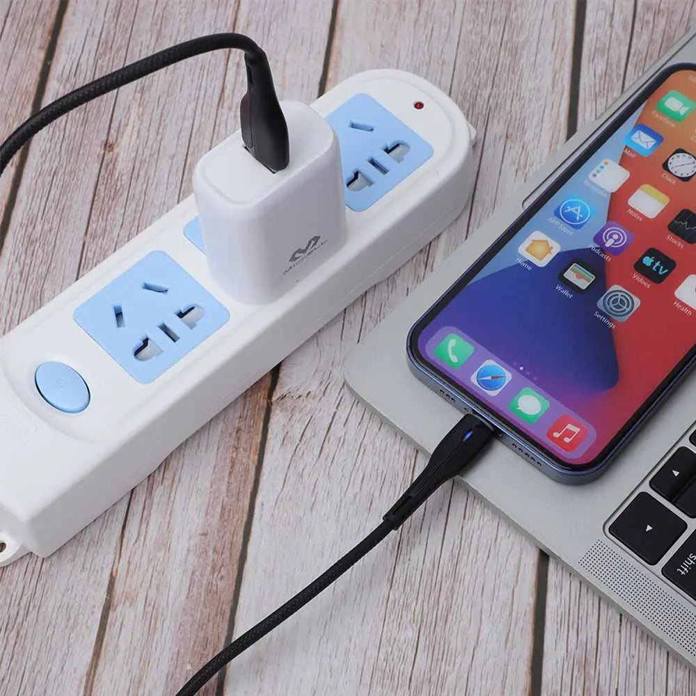 cable data resistente conectado a iPhone