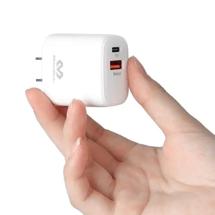 cargador doble usb+PD tamaño de una mano