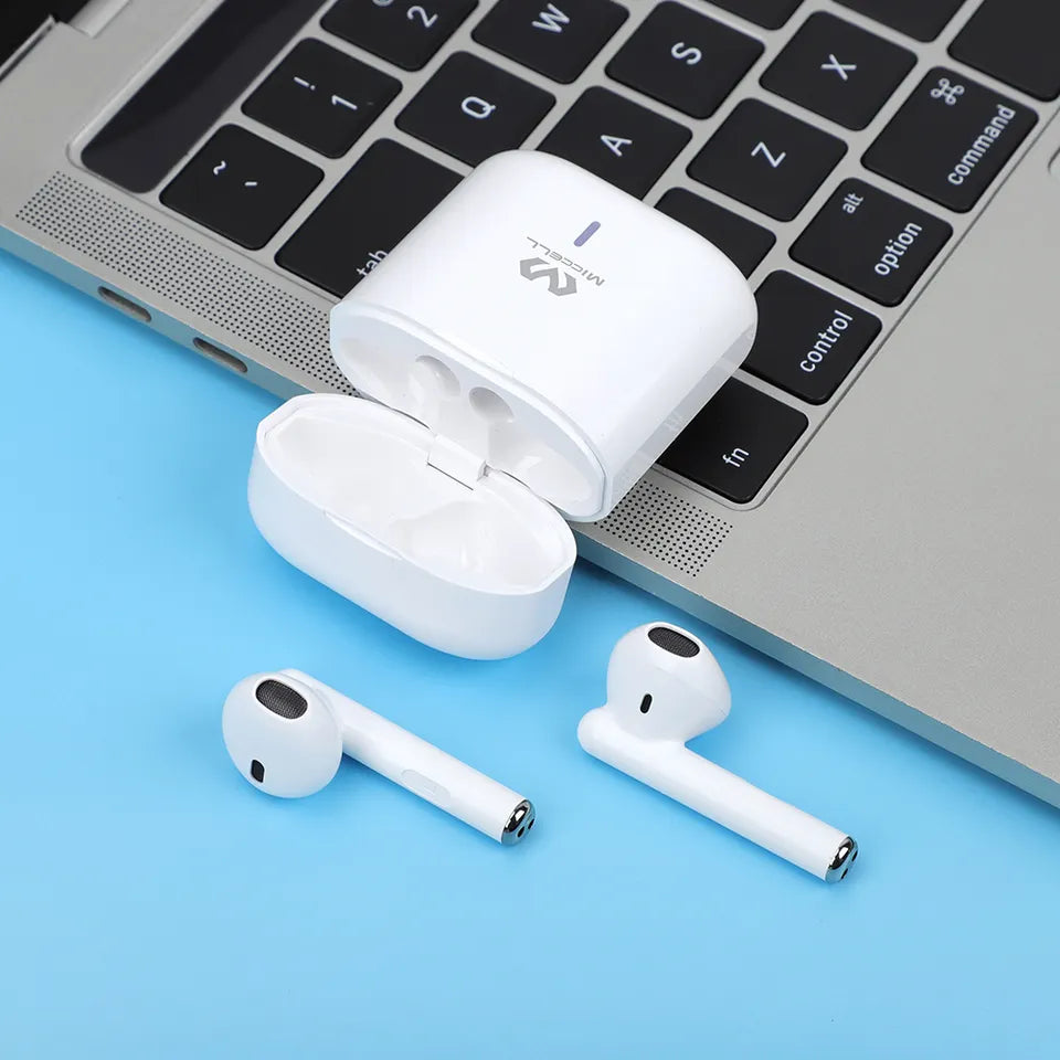 VQ-V77 marca Miccell sobre laptop