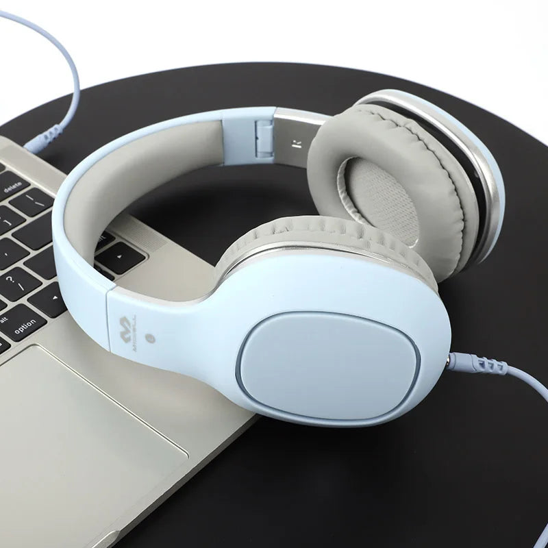 Cascos inalámbricos gaming VQ-SH02 Miccell color azul conectado a Laptop