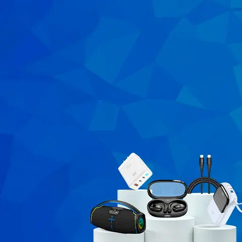 productos, cargadores, audífonos, parlantes sobre base blanca