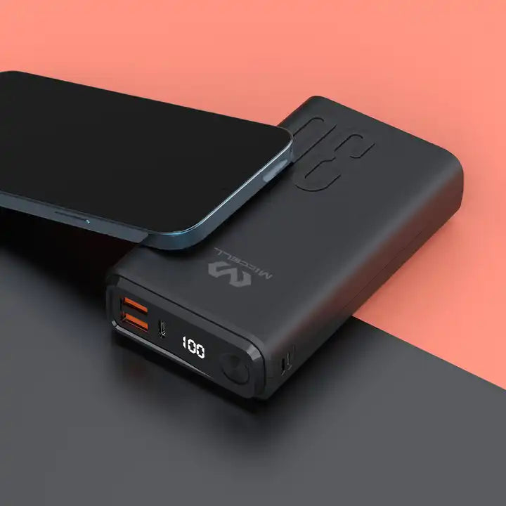 powerbank 10,000mAh color blanco VQ-P129 Miccell sobre iPhone