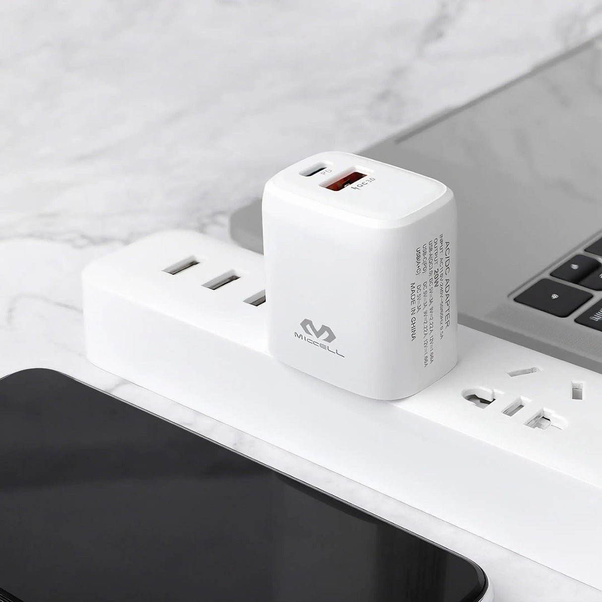 vq-t33 conectado a enchufe doble USB PD+QC3.0