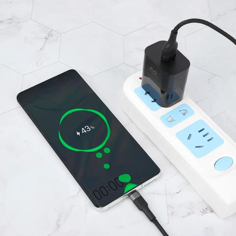 cargador VQ-T47 marca Miccell conectado a celular carga rápida 