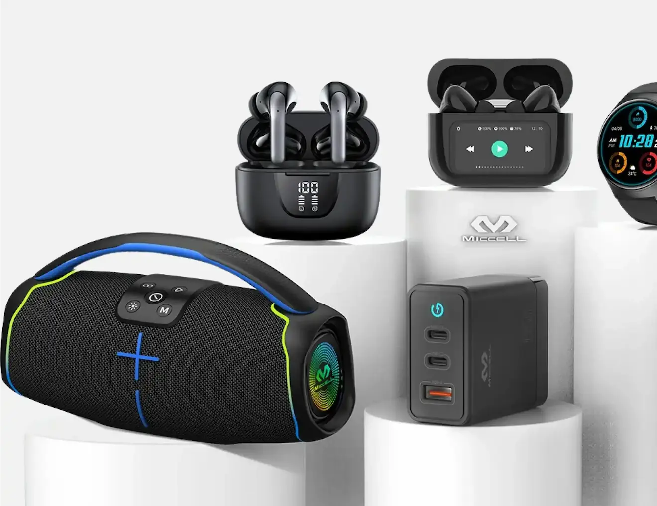 Última tecnología en dispositivos de audio personal y cargadores portátiles: auriculares inalámbricos, altavoz Bluetooth y banco de energía
