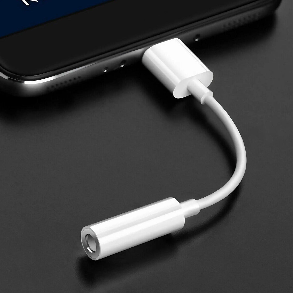 iPhone conectado a adaptar 3.5mm Miccell