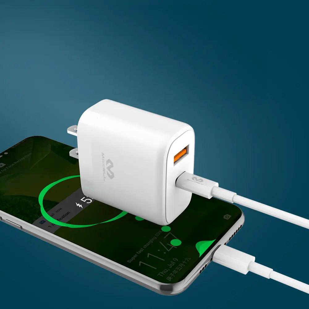 Cargador dual USB+PD VQ-T52 conectado a iPhone carga rápida 